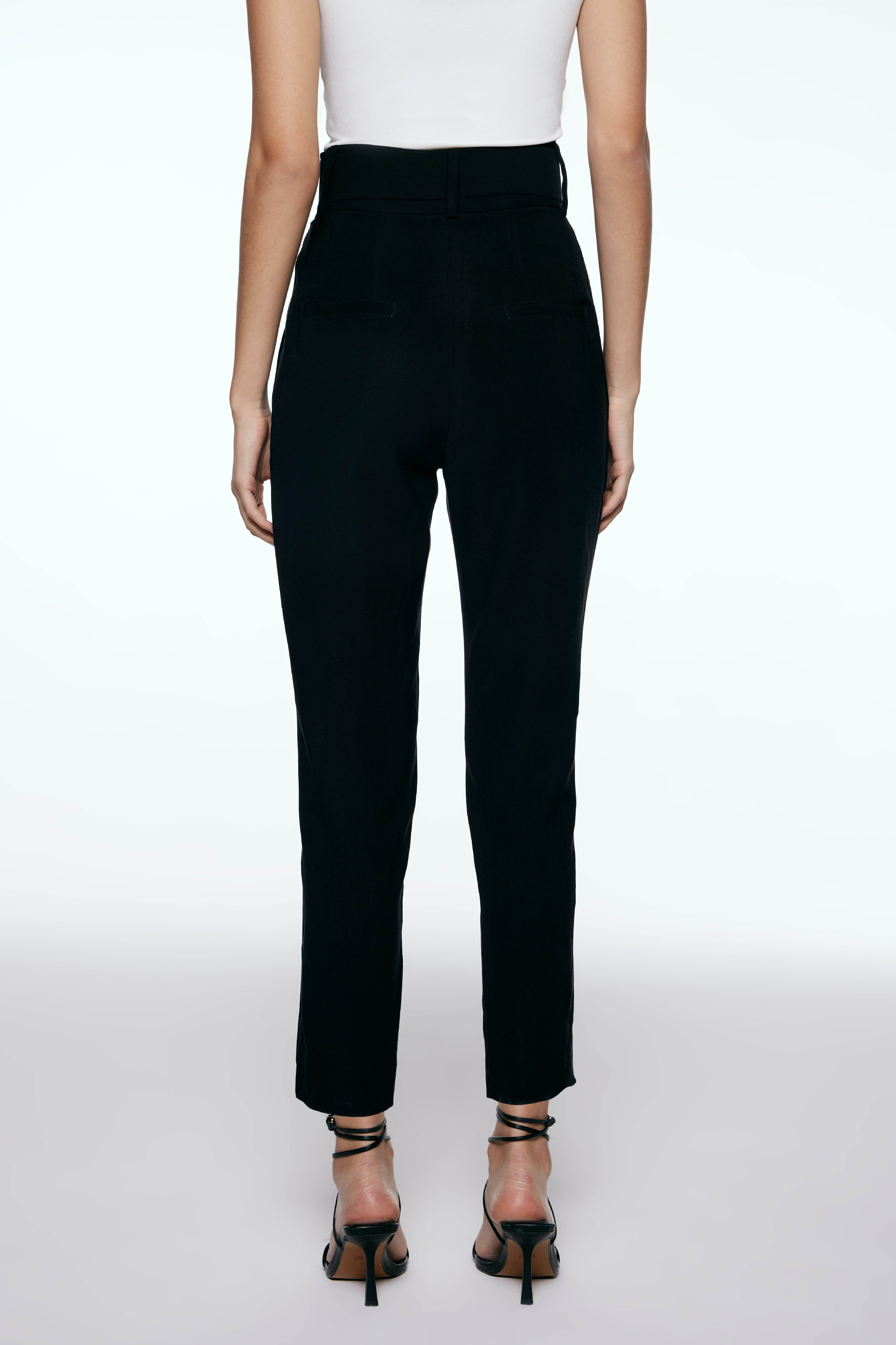 Pantalon con moño online adelante